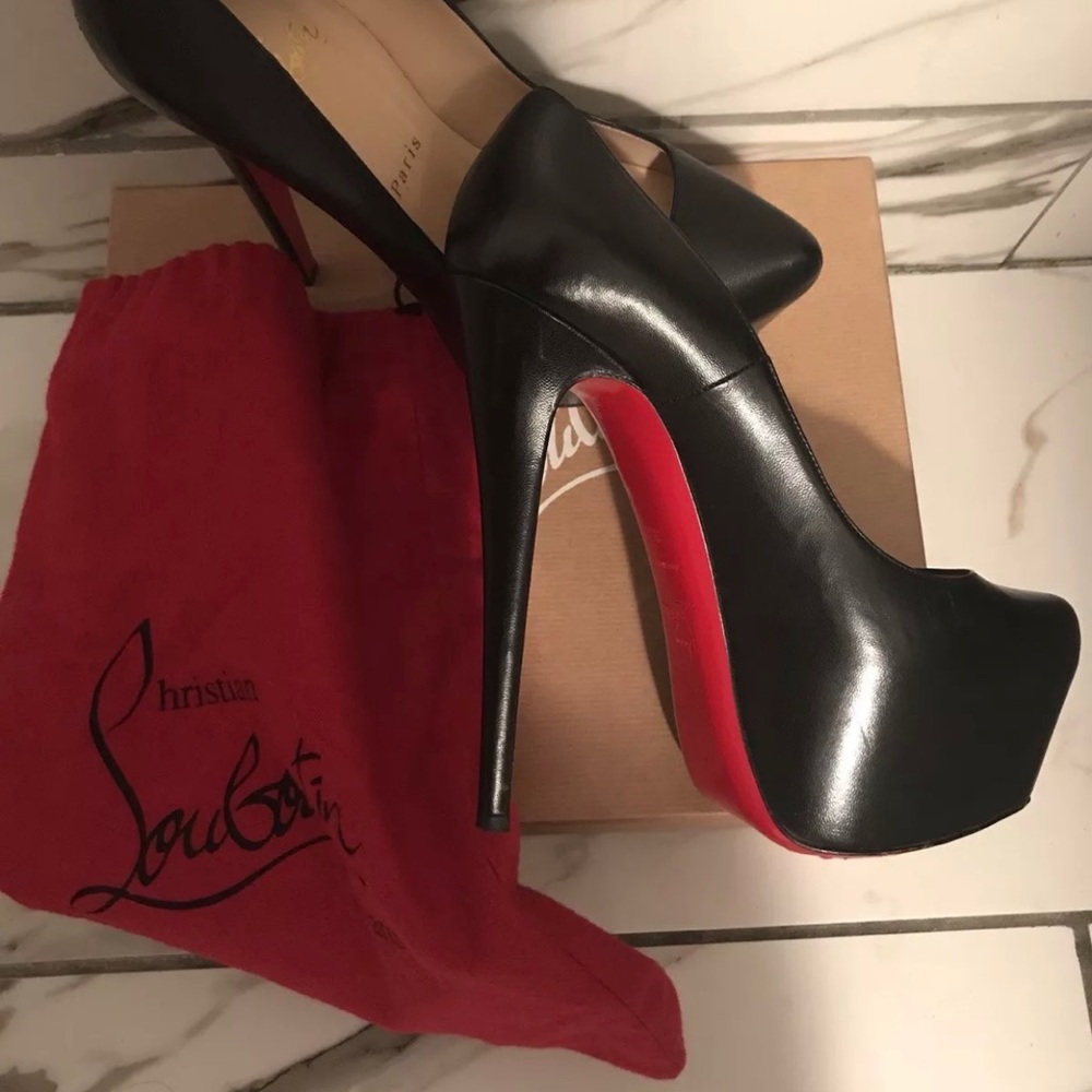 Christian louboutin leather daffodile pumps
